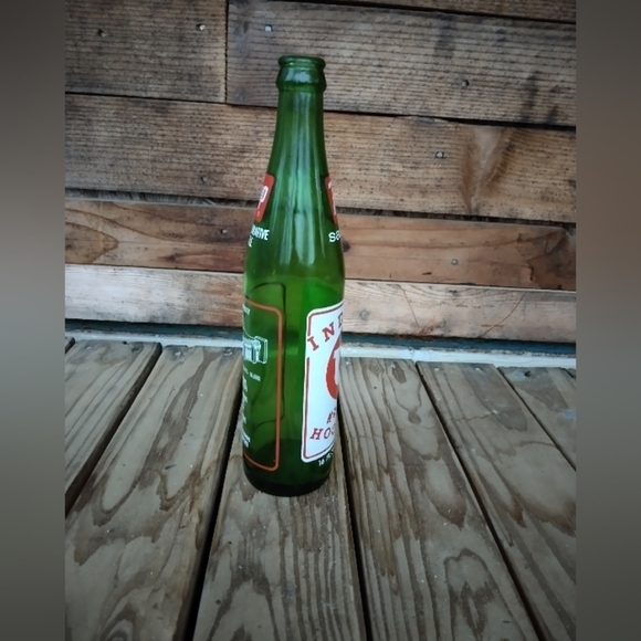 Vintage Indiana University Hurryin' Hoosiers Basketball 1972 7 Up Bottle - Picture 2 of 3